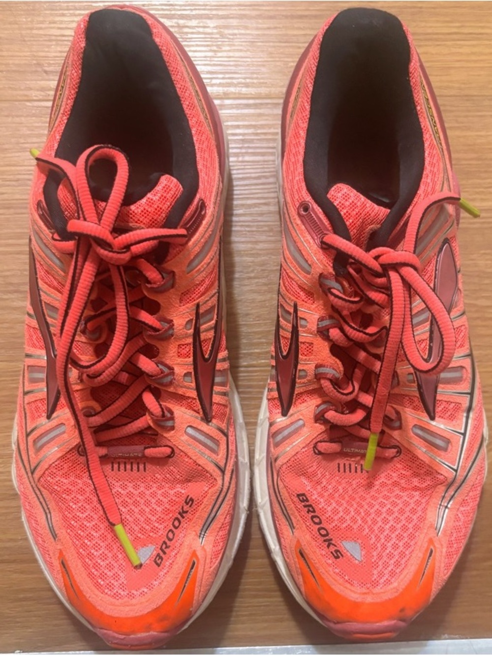 Brooks Women's 8.5 Neon Orange/Pink Running Shoes Gently Used Condition